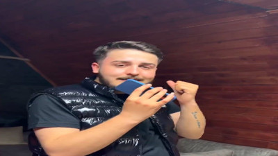 Genç adam arkadaşının annesini kız taklidi yaparak kandırdı: "Hamileyim!"