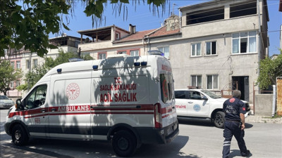 Çakmakla oynarken evi yaktı