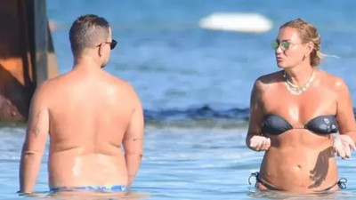 Pınar Altuğ ile eşi Yağmur Atacan denizdeki sohbetleriyle tüm dikkatleri üzerine çekti