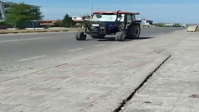 Otoyolda ters yönden giden traktör dehşet saçtı