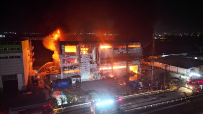 Tekirdağ'da kozmetik fabrikasındaki yangın kontrol altına alındı