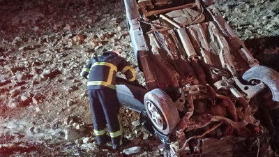 Otomobil şarampole devrildi; 4'ü çocuk 7 yaralı