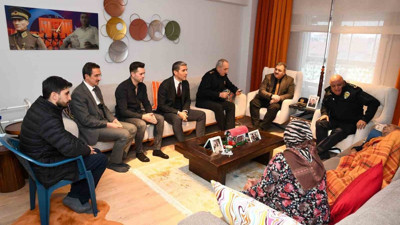 Uşak Valisi Naci Aktaş Şehit Uzman Çavuş Ali Turgut'un ailesini ziyaret etti