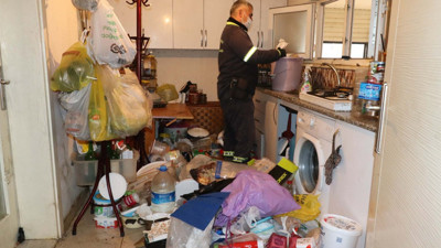 Aydın'da çöp ev kabusu! 7. kez temizlenen evden 4 kamyon çöp çıktı