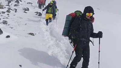 Ağrı Dağı’na çıkmak isteyen turistlere fırtına engeli