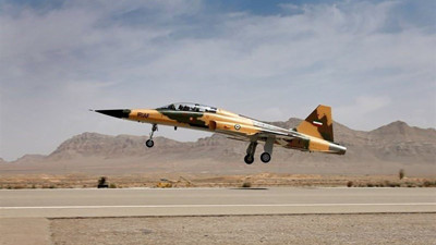İran’da askeri uçak düştü: Pilotlar sağ kurtuldu