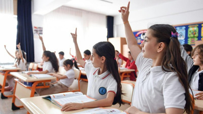 MEB’den okul kıyafetleri için kritik karar! Forma uygulaması değişti