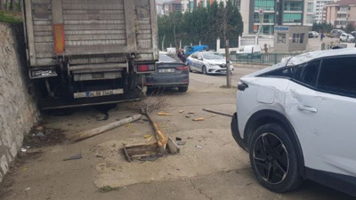Kamyondan ayrıldı araçları biçti