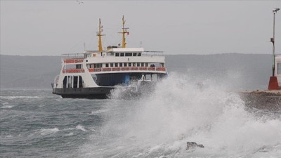 Feribot seferlerine 'fırtına' engeli! Tek tek iptal edildi