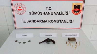 Gümüşhane’de ruhsatsız silah ve sikke ele geçirildi