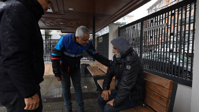 Üsküdar'da kışın sokakta kalan vatandaşlara destek