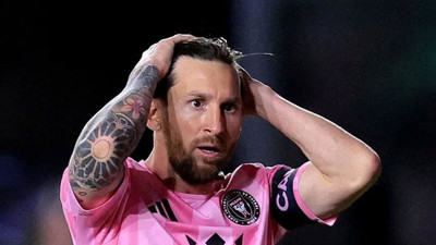 Messi'nin 'panenka'sı kaleciye takıldı