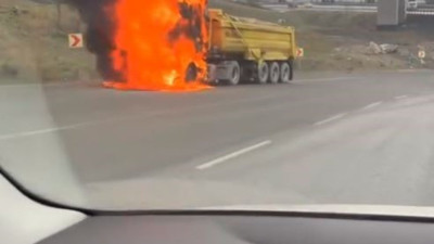 İstanbul'da hafriyat kamyonu alev aldı! İşte o anlar...