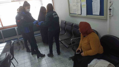 Dilenirken yakalandı! Üzerinden çıkan para görenleri şoke etti