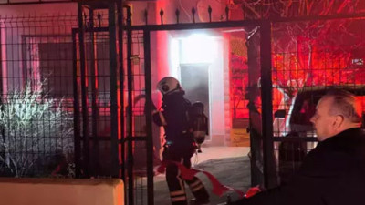 Komşusuna iftara gittiği sırada evinde yangın çıktı