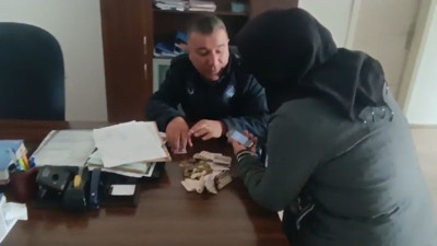 Dilencilerin para saklama yöntemi pes dedirtti