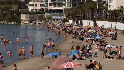 Aydın Kuşadası’na yaz geldi, plajlar doldu