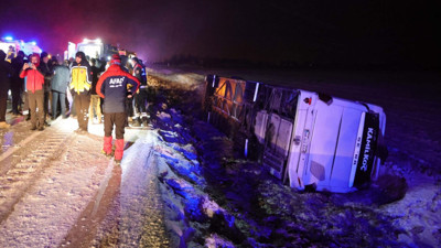 Yolcu otobüsü şarampole devrildi! Ölü ve yaralılar var