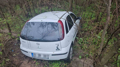 Tabelaya çarptı! Yeşil alana girerek durabildi: 1 yaralı