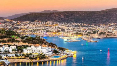 Turistlerin uğrak noktası! Sitenin kaçak iskelesi yıkıldı