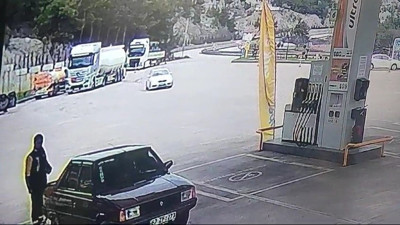 Akaryakıt istasyonunda attığı drift pahalıya patladı