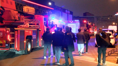 Sancaktepe'de oto galericiler sitesinde yangın