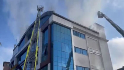 İstanbul Esenyurt'ta 3 katlı tekstil fabrikasında yangın