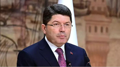 Özgür Özel'e saldıran kişi nasıl tahliye oldu? Bakan Tunç açıkladı