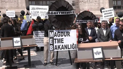 Ek atama isteyen öğretmenlerden tabutlu protesto!
