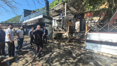 İnkumu’da alev paniği! Otel mutfağı cayır cayır yandı