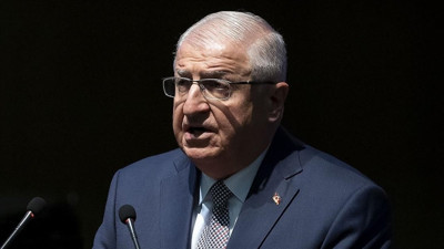 Bakan Güler, Pakistan Başbakanı Şerif'i havalimanında törenle karşıladı