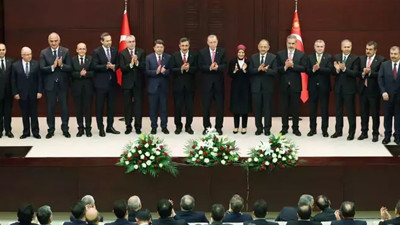 AKP'de Erdoğan faturayı bakanlara kesti! İsmi geçenler pusuda... Anketlerde zirveyi CHP'ye kaptırdı...