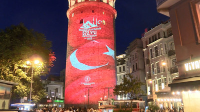 Galata Kulesi’ne Türk Bayrağı yansıtıldı