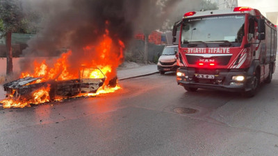 Avcılar’da korku dolu anlar! Otomobil alev alev yandı