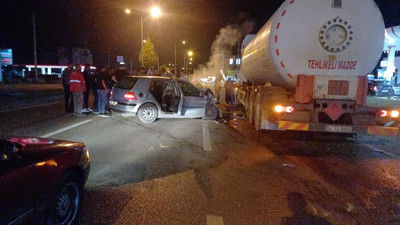 Karşı şeride geçen araç, akaryakıt tankeriyle çarpıştı: 1 ölü