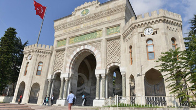 İstanbul Üniversitesi’nde skandal!