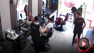 Saç taraması felaketle bitti! Berber ve müşteri ne yapacağını şaşırdı