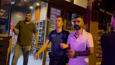 Polise bıçak çekti, vurularak durduruldu