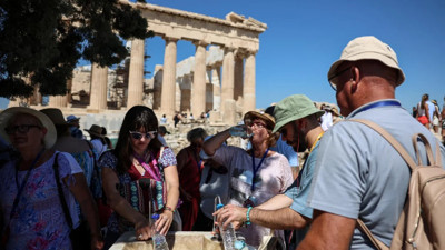 Sıcak hava Yunan turizmini vurdu: Akropolis ziyaretçiye kapatıldı