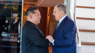 Kuzey Kore lideri ile Rusya Dışişleri Bakanı arasında kritik görüşme