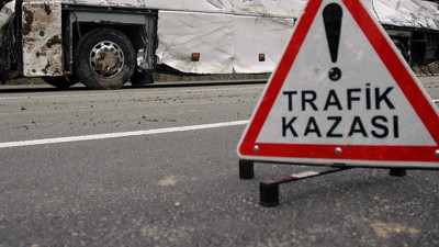 Antalya'da yol kenarındaki ağaçlara çarpan otobüsteki 10 kişi yaralandı