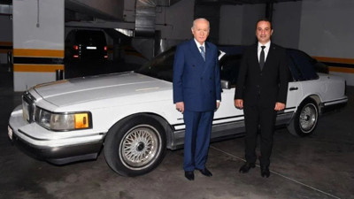MHP'li ünlü ismin şirketleri iflasın pençesinde. Bahçeli süper lüks araç hediye etmişti. Plakası dikkat çekti
