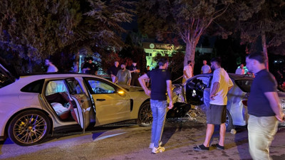 Kocaeli’de 2 otomobil çarpıştı! Yaralılar var