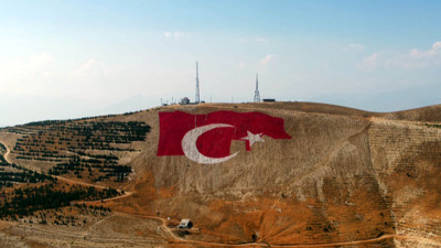 Türkiye’nin en büyük bayrağı! İstiklal Madalyası eşlik edecek!
