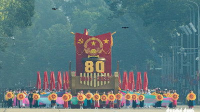 Özgür Vietnam 80 yaşında: Bağımsızlığın yıl dönümü görkemli törenle kutlandı