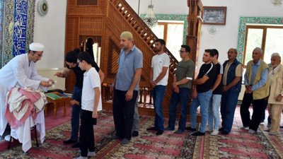 Sakal-ı Şerif’e yoğun ilgi: Sakarya'da duygu seli!