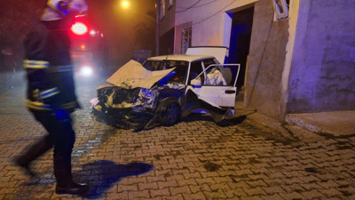 Özalan Köyü’nde acı olay! Otomobil römorka çarptı: Sürücü öldü, ağabeyi ağır yaralı