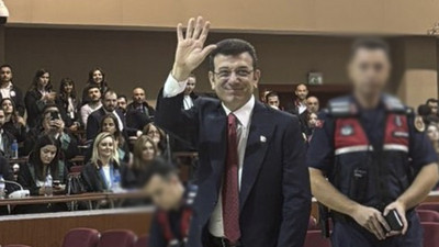 İmamoğlu hakimin sorusuna 2 kelimelik yanıt verdi, alkış tufanı koptu! Tek hamlesi olay oldu, hakim müdahale etti
