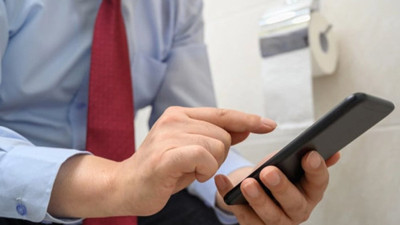 Cep telefonu ile tuvalete gidenler dikkat! Uzman isim üstüne basa basa uyardı