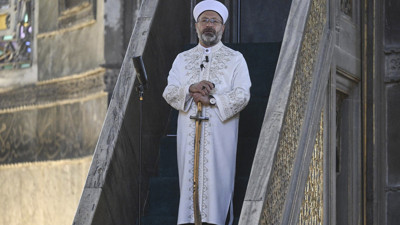 Ali Erbaş’a en ağır darbeyi AKP’li isim indirdi! Diyanet’te kartlar yeniden dağıldı…